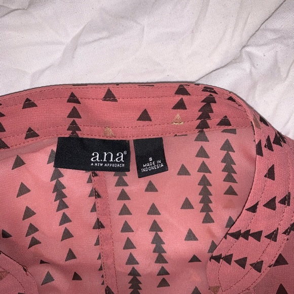 Short sleeve salmon colored sheet button up - Picture 2 of 4